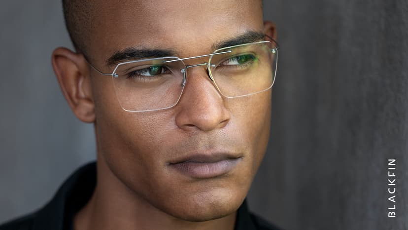 Da Ottica Marazzi, curiamo ogni dettaglio per offrirti montature che uniscono comfort ergonomico, materiali di alta qualità e l'ultima espressione del design:
• Leggerezza e resistenza: selezioniamo montature realizzate con materiali all'avanguardia come il titanio, l'acetato e leghe leggere, per garantire occhiali che puoi indossare tutto il giorno senza affaticamento e che durano nel tempo.
• Ergonomia ottimizzata: dalle cerniere flessibili ai naselli regolabili, ogni montatura è progettata per adattarsi perfettamente alla forma del tuo viso, eliminando punti di pressione e garantendo una stabilità impeccabile.
• Design per ogni viso: la nostra vasta collezione include forme classiche, moderne e audaci per valorizzare ogni tipo di fisionomia e stile personale.
Scegliere la montatura è solo il primo passo. Il cuore della tua visione sono le lenti. Anche in questo caso, ti aiuteremo a scegliere la soluzione visiva più adeguata alle tue necessità e al tuo stile di vita.